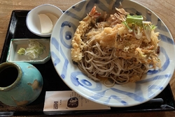 平日の昼どきに...