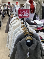 冬物セールをし...