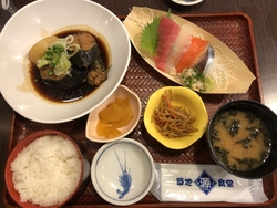 夕飯を頂きに行...