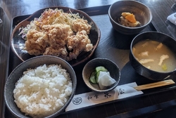 ランチ時間に伺...