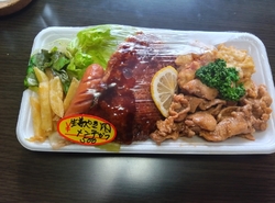 お昼にメンチカ...