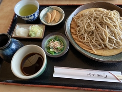 平日の昼どきに...