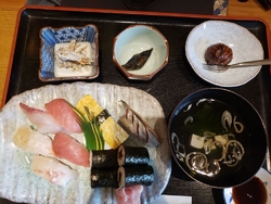すし貞さんでラ...