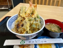 季節の野菜天丼...