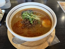 担々麺をいただ...