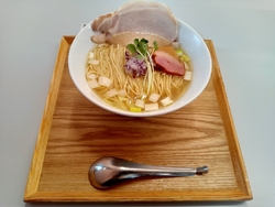 昼を食べに行き...