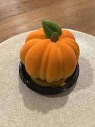 ホテルロビーに...