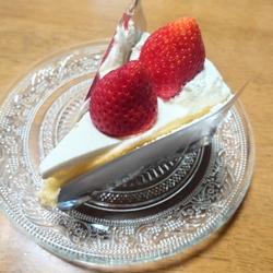 美味しいケーキ...