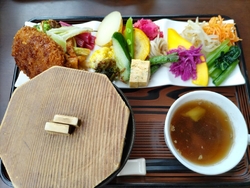 近くで集まりが...