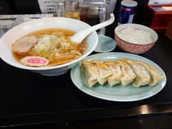 夕食にお店に寄...