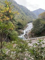 箒川にかかる滝...