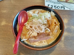 お昼を食べに行...