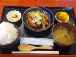 お昼をいただき...