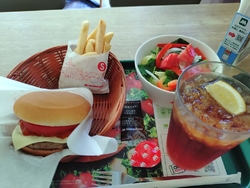 お昼すぎに来店...