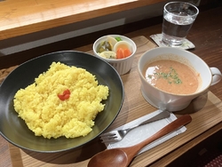 冷たい雨が降る...