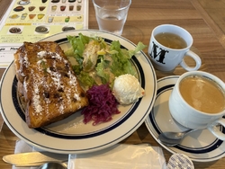 軽いランチにし...