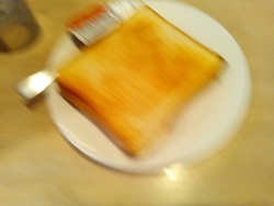 朝食を食べに寄...