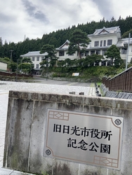 園内には、以前...