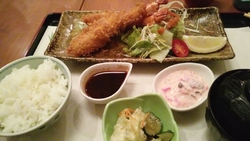 夜は居酒屋さん...