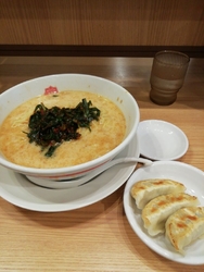 定番の日高屋ラ...