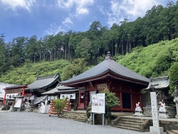 先ず境内に入る...