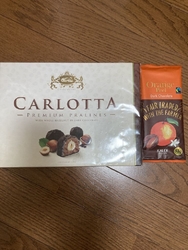 祝日なので店内...