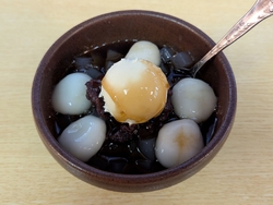 お昼は辛い物を...