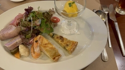 予約してランチ...