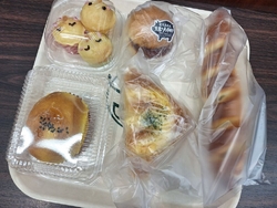 フードコートで...