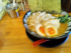 お昼を食べに行...