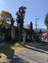道路沿いに“不...