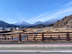 晴れた休日に通...