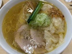 塩ワンタン麺を...
