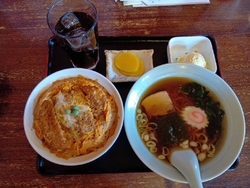 ツルミ食堂に行...