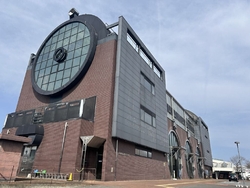 駅に近づくと、...