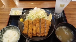 昼はランチ営業...