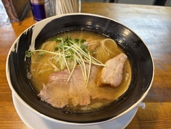 お昼に麺屋...
