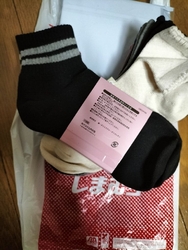 今回は靴下を買...