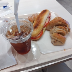 駅ビルパセオで...