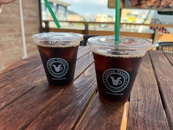 家族がコーヒー...