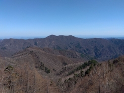 半月峠の駐車場...