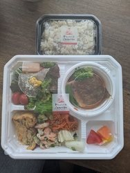 お昼を自宅で食...