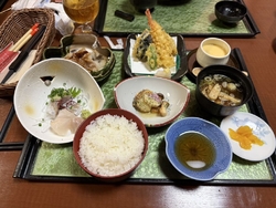 家族の会食で利...