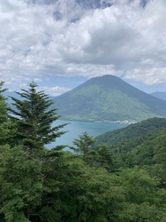 中禅寺湖畔から...