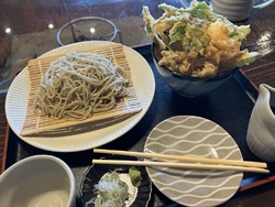 蕎麦と天ぷらが...