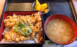 平日夕方訪問。...
