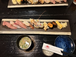 母とお寿司を食...