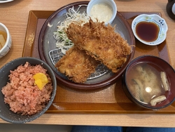 ランチに刺身ア...
