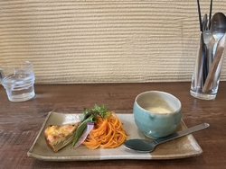 桃とバジルの冷...