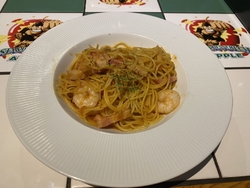 春休みだからで...